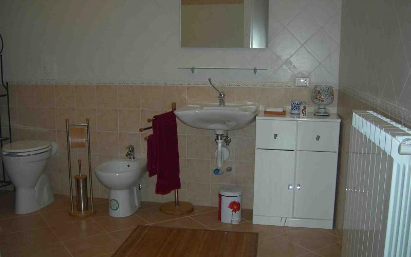 toilettes with shower, free warm water